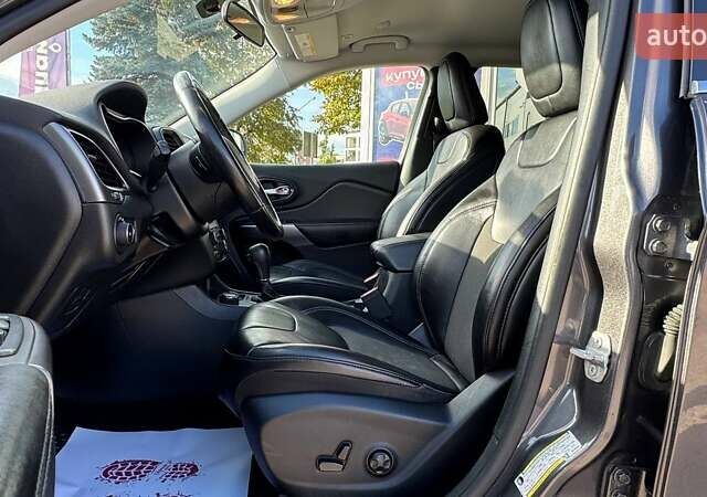 Сірий Джип Cherokee, об'ємом двигуна 1.99 л та пробігом 117 тис. км за 17500 $, фото 8 на Automoto.ua