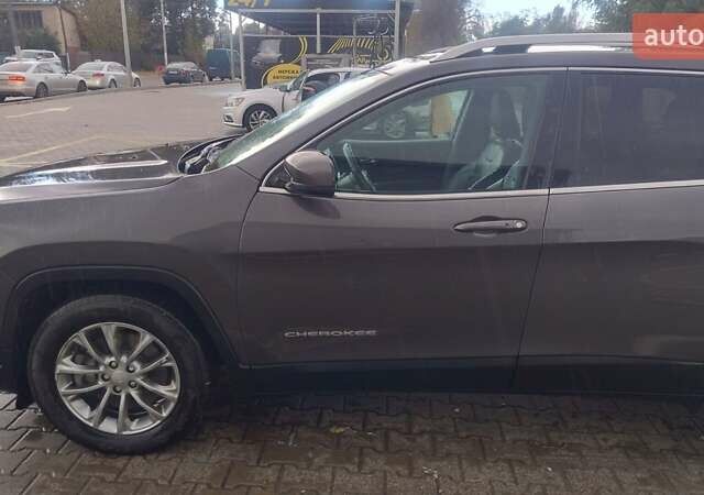 Джип Чероки 2018 в Киеве на Automoto.ua Серый Джип Чероки, объемом двигателя 3.2 л и пробегом 103 тыс. км за 17500 $, фото 8 на Automoto.ua