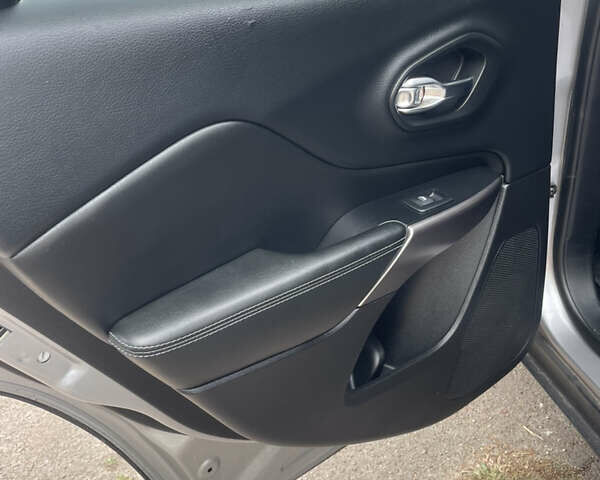 Серый Джип Чероки, объемом двигателя 3.24 л и пробегом 119 тыс. км за 14399 $, фото 18 на Automoto.ua