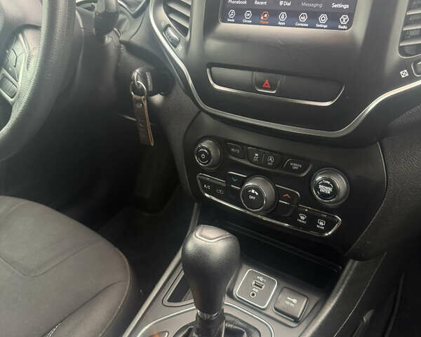 Сірий Джип Cherokee, об'ємом двигуна 2.36 л та пробігом 189 тис. км за 13800 $, фото 27 на Automoto.ua
