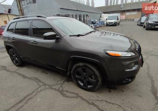 Серый Джип Чероки, объемом двигателя 2.36 л и пробегом 115 тыс. км за 14000 $, фото 2 на Automoto.ua