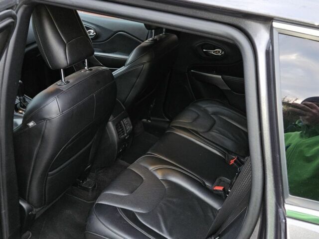 Джип Cherokee 2018 у Рівному на Automoto.ua Сірий Джип Cherokee, об'ємом двигуна 3.2 л та пробігом 150 тис. км за 18700 $, фото 4 на Automoto.ua