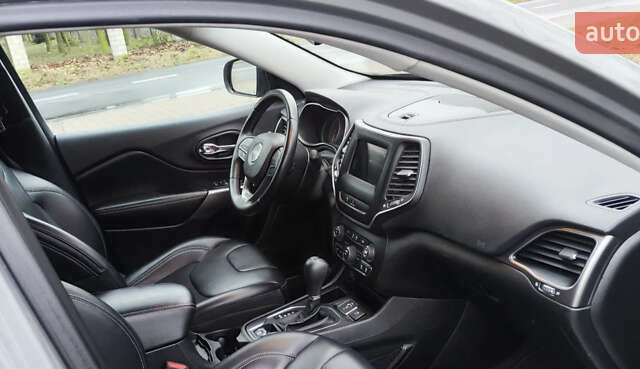 Сірий Джип Cherokee, об'ємом двигуна 2.36 л та пробігом 140 тис. км за 16200 $, фото 4 на Automoto.ua