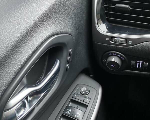 Сірий Джип Cherokee, об'ємом двигуна 2.4 л та пробігом 112 тис. км за 18900 $, фото 9 на Automoto.ua