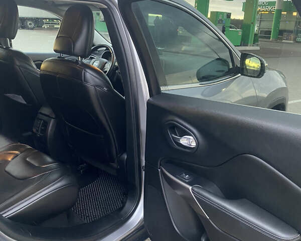 Серый Джип Чероки, объемом двигателя 2.36 л и пробегом 176 тыс. км за 16200 $, фото 17 на Automoto.ua