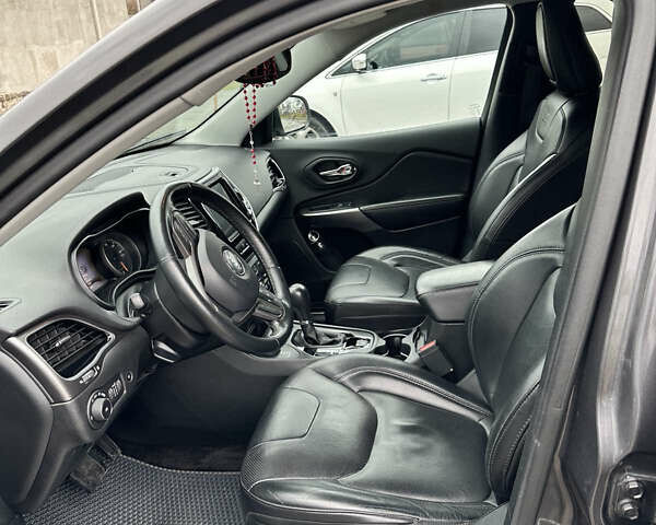 Сірий Джип Cherokee, об'ємом двигуна 2 л та пробігом 142 тис. км за 17100 $, фото 16 на Automoto.ua
