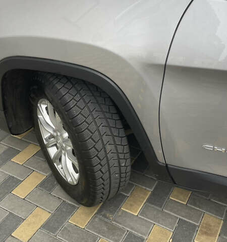 Серый Джип Чероки, объемом двигателя 2.36 л и пробегом 198 тыс. км за 16255 $, фото 6 на Automoto.ua