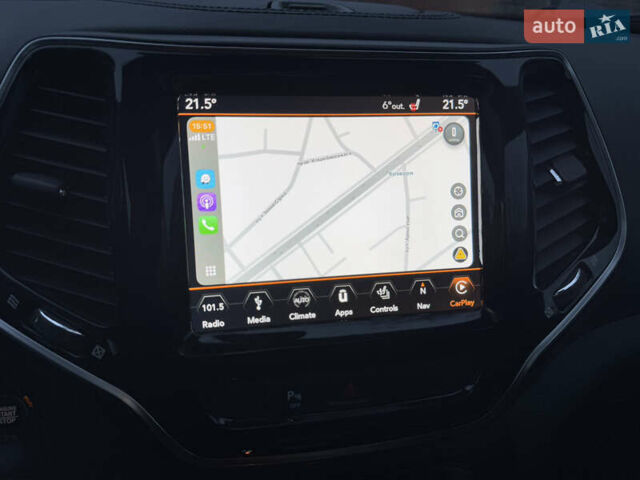 Серый Джип Чероки, объемом двигателя 3.24 л и пробегом 127 тыс. км за 22000 $, фото 16 на Automoto.ua