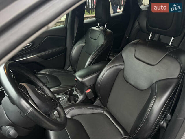 Серый Джип Чероки, объемом двигателя 2.36 л и пробегом 142 тыс. км за 14200 $, фото 20 на Automoto.ua