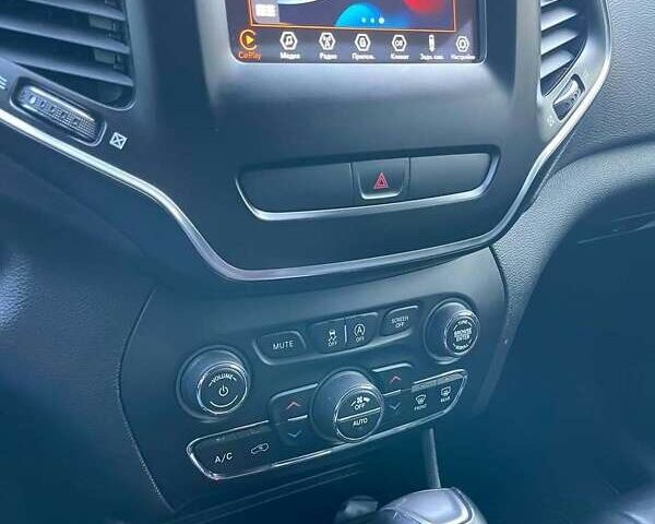 Сірий Джип Cherokee, об'ємом двигуна 2 л та пробігом 76 тис. км за 14900 $, фото 5 на Automoto.ua