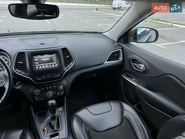 Сірий Джип Cherokee, об'ємом двигуна 3.24 л та пробігом 103 тис. км за 16900 $, фото 27 на Automoto.ua