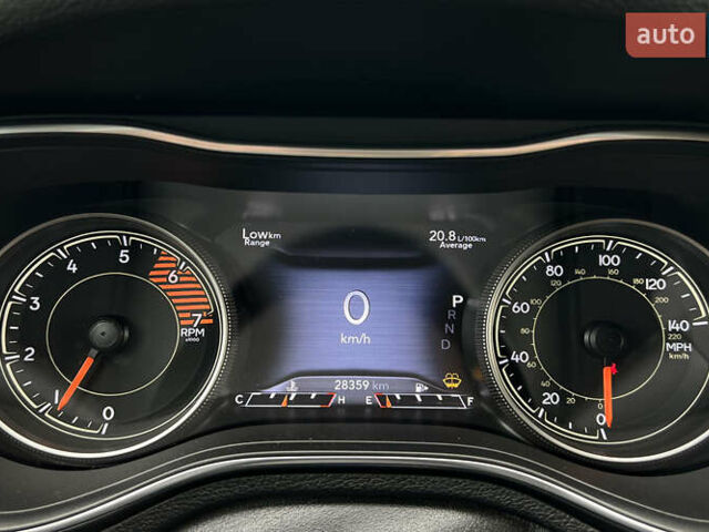 Сірий Джип Cherokee, об'ємом двигуна 2 л та пробігом 28 тис. км за 20690 $, фото 25 на Automoto.ua