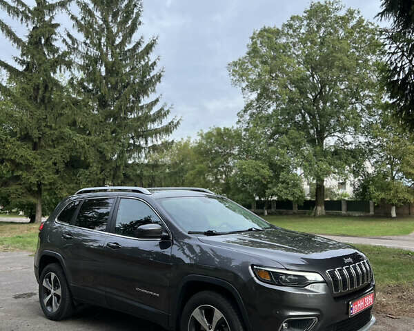 Серый Джип Чероки, объемом двигателя 3.2 л и пробегом 225 тыс. км за 15000 $, фото 1 на Automoto.ua