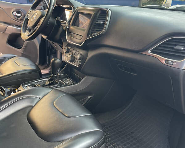 Сірий Джип Cherokee, об'ємом двигуна 2.36 л та пробігом 166 тис. км за 16700 $, фото 8 на Automoto.ua