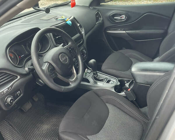 Серый Джип Чероки, объемом двигателя 3.24 л и пробегом 119 тыс. км за 14399 $, фото 14 на Automoto.ua