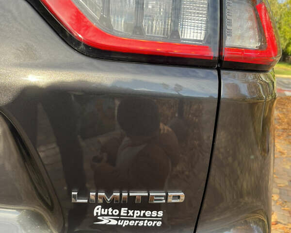 Серый Джип Чероки, объемом двигателя 3.24 л и пробегом 108 тыс. км за 19500 $, фото 33 на Automoto.ua