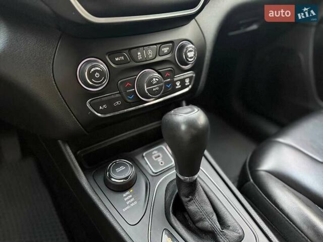 Сірий Джип Cherokee, об'ємом двигуна 2.36 л та пробігом 96 тис. км за 15900 $, фото 14 на Automoto.ua