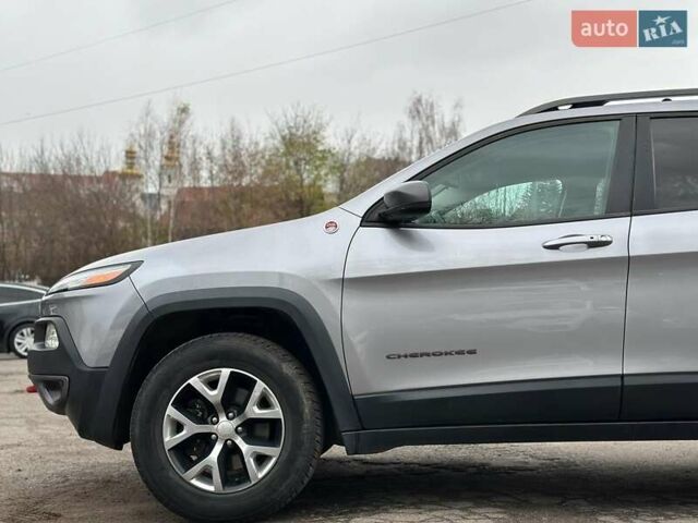 Серый Джип Чероки, объемом двигателя 2.4 л и пробегом 152 тыс. км за 15490 $, фото 5 на Automoto.ua