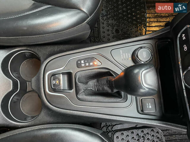 Серый Джип Чероки, объемом двигателя 2.4 л и пробегом 210 тыс. км за 14500 $, фото 29 на Automoto.ua