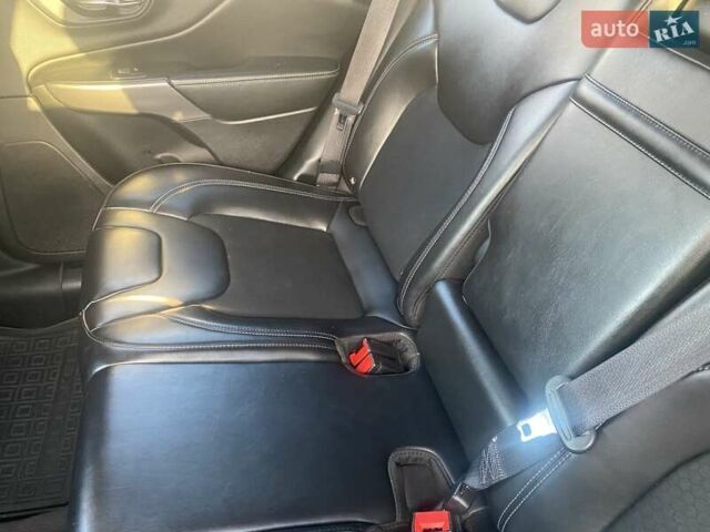 Серый Джип Чероки, объемом двигателя 2.36 л и пробегом 100 тыс. км за 18000 $, фото 25 на Automoto.ua