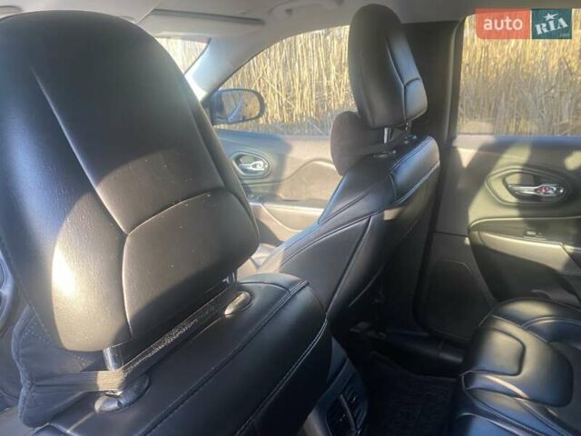 Серый Джип Чероки, объемом двигателя 2.36 л и пробегом 100 тыс. км за 18000 $, фото 23 на Automoto.ua