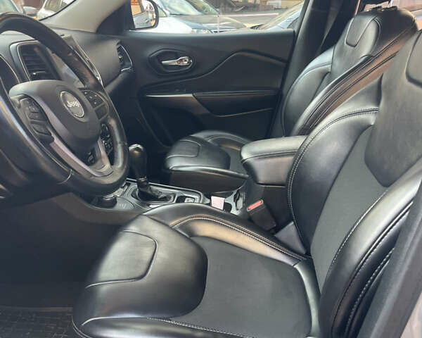 Сірий Джип Cherokee, об'ємом двигуна 2.36 л та пробігом 166 тис. км за 16700 $, фото 6 на Automoto.ua