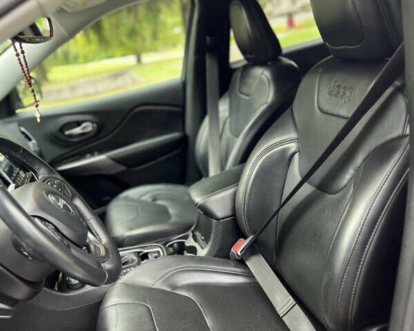 Серый Джип Чероки, объемом двигателя 3.2 л и пробегом 225 тыс. км за 15000 $, фото 17 на Automoto.ua