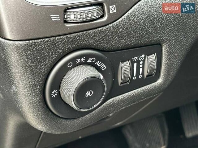 Сірий Джип Cherokee, об'ємом двигуна 3.24 л та пробігом 141 тис. км за 16799 $, фото 17 на Automoto.ua