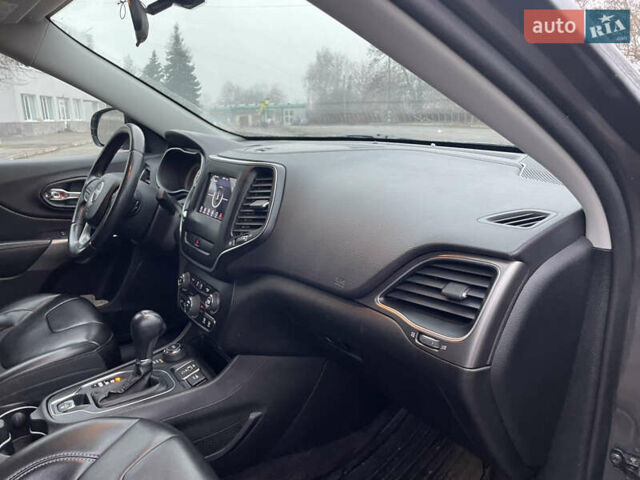 Серый Джип Чероки, объемом двигателя 2.4 л и пробегом 210 тыс. км за 14500 $, фото 31 на Automoto.ua