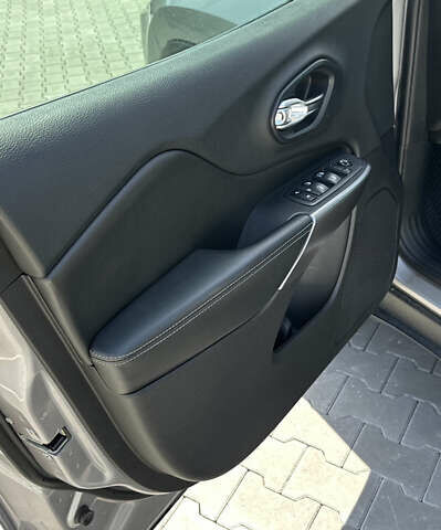 Серый Джип Чероки, объемом двигателя 3.24 л и пробегом 136 тыс. км за 15999 $, фото 8 на Automoto.ua