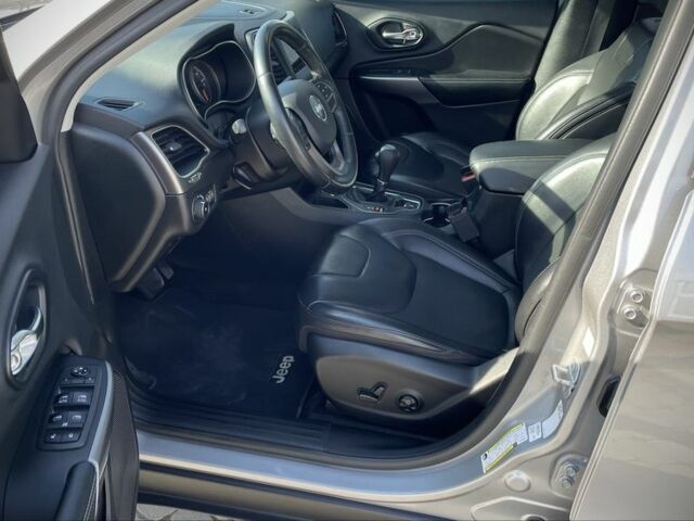 Серый Джип Чероки, объемом двигателя 2.4 л и пробегом 221 тыс. км за 16999 $, фото 4 на Automoto.ua