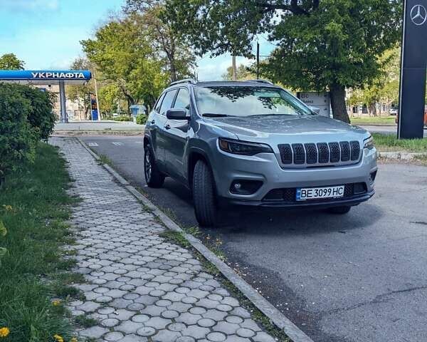 Сірий Джип Cherokee, об'ємом двигуна 2.36 л та пробігом 105 тис. км за 18300 $, фото 1 на Automoto.ua