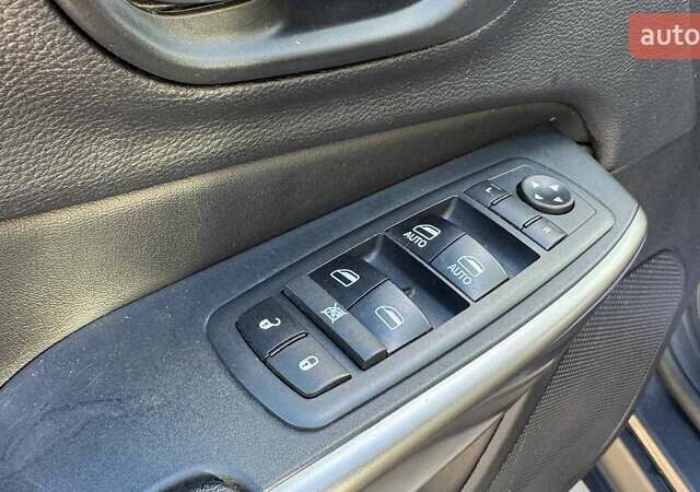 Сірий Джип Cherokee, об'ємом двигуна 1.99 л та пробігом 117 тис. км за 17500 $, фото 9 на Automoto.ua