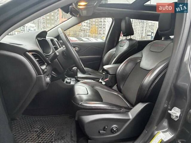 Сірий Джип Cherokee, об'ємом двигуна 3.24 л та пробігом 91 тис. км за 23290 $, фото 12 на Automoto.ua