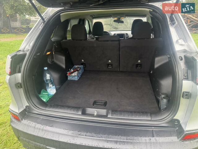 Сірий Джип Cherokee, об'ємом двигуна 2.36 л та пробігом 189 тис. км за 13800 $, фото 11 на Automoto.ua