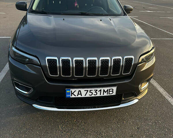 Джип Чероки 2018 в Киеве на Automoto.ua Серый Джип Чероки, объемом двигателя 3.24 л и пробегом 219 тыс. км за 16750 $, фото 1 на Automoto.ua
