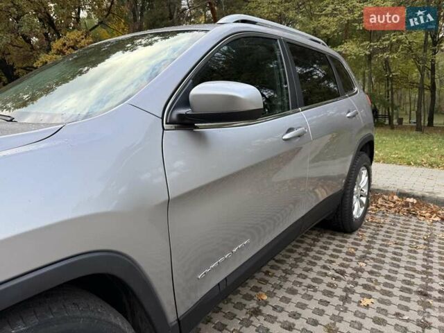 Джип Чероки 2018 в Киеве на Automoto.ua Серый Джип Чероки, объемом двигателя 2.36 л и пробегом 120 тыс. км за 15900 $, фото 5 на Automoto.ua