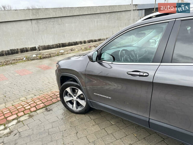 Сірий Джип Cherokee, об'ємом двигуна 2 л та пробігом 142 тис. км за 17100 $, фото 3 на Automoto.ua