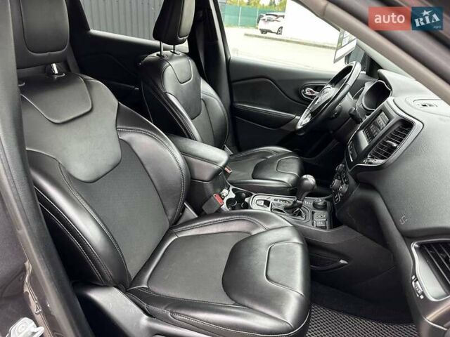 Сірий Джип Cherokee, об'ємом двигуна 3.24 л та пробігом 141 тис. км за 16799 $, фото 30 на Automoto.ua