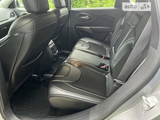 Сірий Джип Cherokee, об'ємом двигуна 2.36 л та пробігом 85 тис. км за 15900 $, фото 7 на Automoto.ua