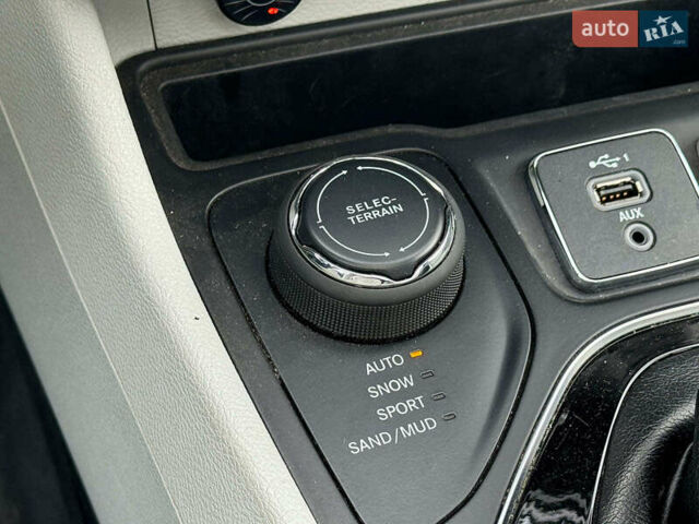 Серый Джип Чероки, объемом двигателя 3.2 л и пробегом 108 тыс. км за 21290 $, фото 34 на Automoto.ua