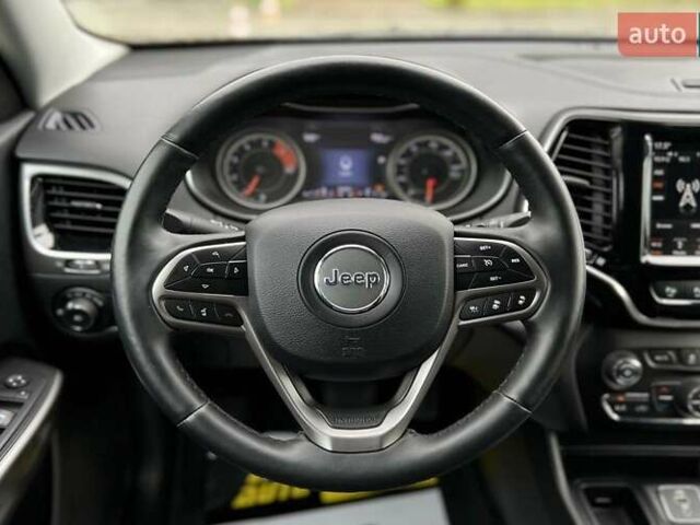 Сірий Джип Cherokee, об'ємом двигуна 2 л та пробігом 28 тис. км за 20690 $, фото 16 на Automoto.ua