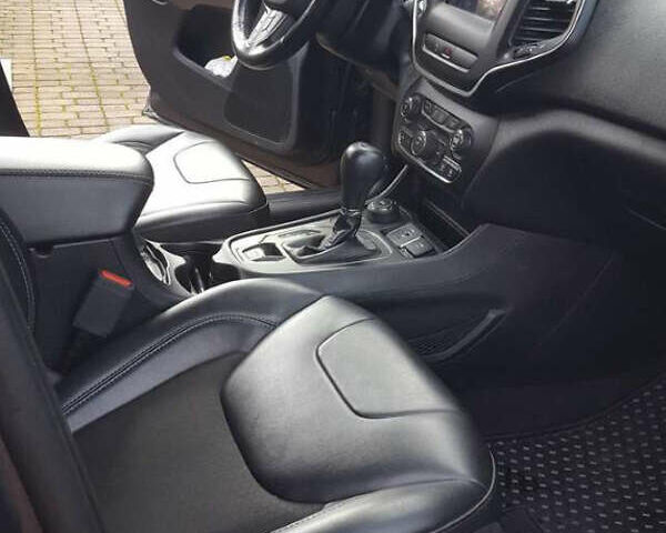 Сірий Джип Cherokee, об'ємом двигуна 2.4 л та пробігом 143 тис. км за 16500 $, фото 7 на Automoto.ua