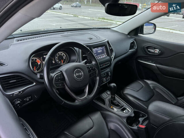 Джип Cherokee 2018 у Києві на Automoto.ua Сірий Джип Cherokee, об'ємом двигуна 3.24 л та пробігом 103 тис. км за 17800 $, фото 17 на Automoto.ua