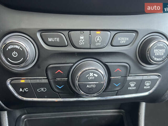 Серый Джип Чероки, объемом двигателя 3.24 л и пробегом 107 тыс. км за 19500 $, фото 43 на Automoto.ua