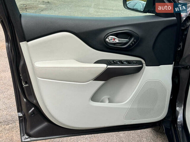 Серый Джип Чероки, объемом двигателя 3.2 л и пробегом 108 тыс. км за 21290 $, фото 12 на Automoto.ua