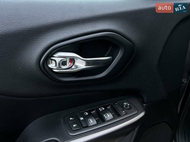 Серый Джип Чероки, объемом двигателя 3.24 л и пробегом 103 тыс. км за 16999 $, фото 15 на Automoto.ua