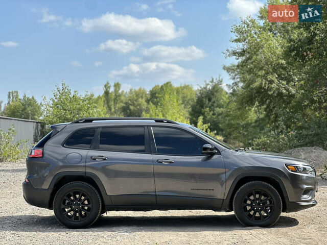 Сірий Джип Cherokee, об'ємом двигуна 3.24 л та пробігом 130 тис. км за 15999 $, фото 6 на Automoto.ua