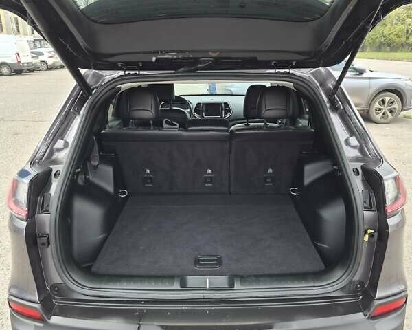 Серый Джип Чероки, объемом двигателя 3.24 л и пробегом 182 тыс. км за 15600 $, фото 18 на Automoto.ua