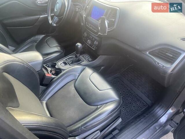 Серый Джип Чероки, объемом двигателя 2.36 л и пробегом 100 тыс. км за 18000 $, фото 12 на Automoto.ua